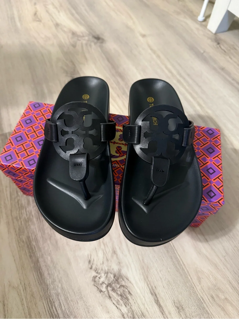 Black Logo-Detail Women's Thong Sandals
